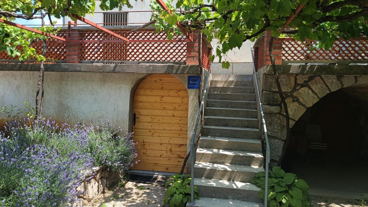 Apartment Dinka Kornić Exterior foto